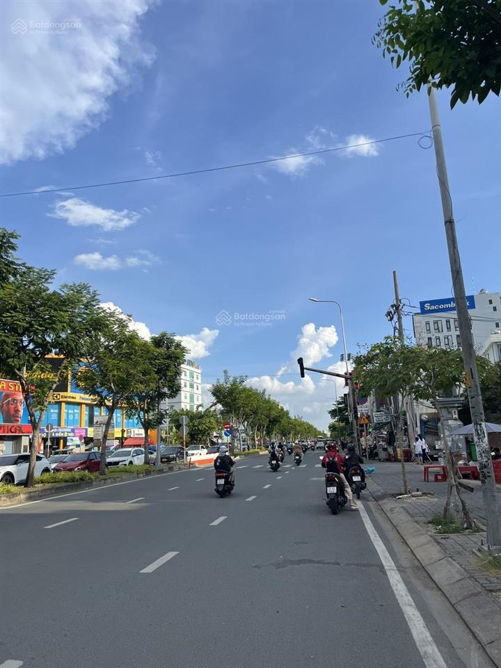 Cho thuê 318m2 đất mặt đường trần não