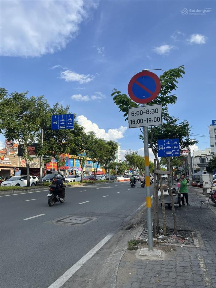 Cho thuê 318m2 đất mặt đường trần não