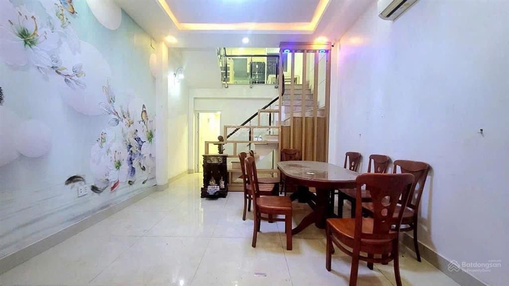 Cho thuê nhà 3 tầng mặt đường ô tô tránh nhau đường 28, p. cát lái