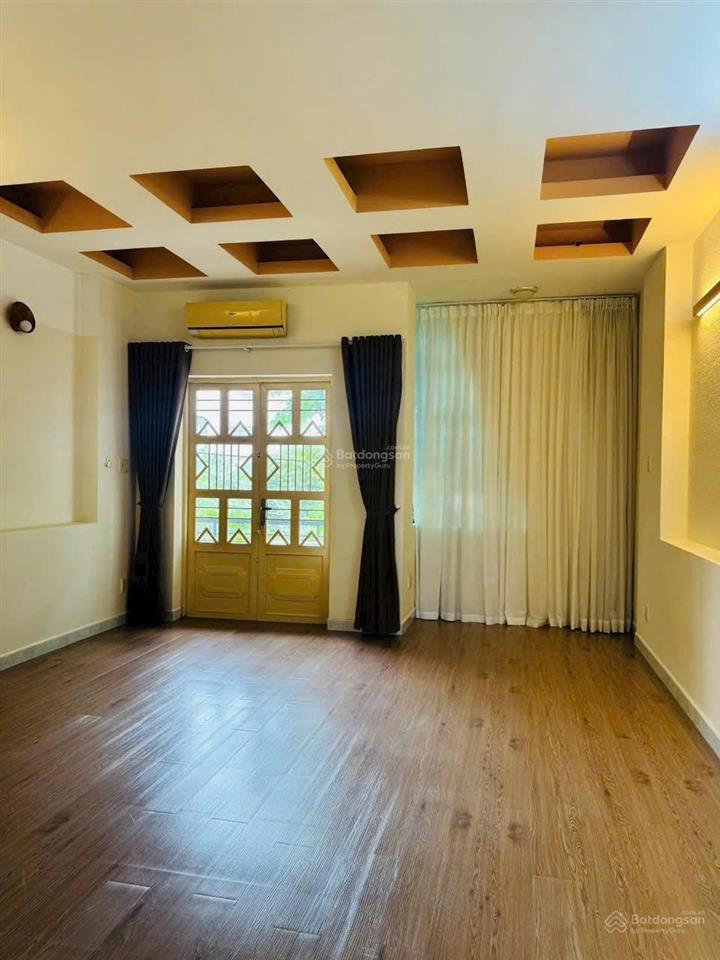 Cho thuê nhà 5 phòng ngủ, đường 20m