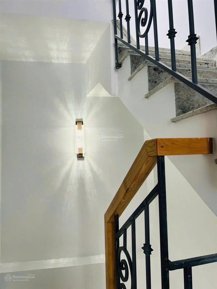 Bán nhà 2 lầu mặt đường ô tô p cát lái, quận 2 cũ,