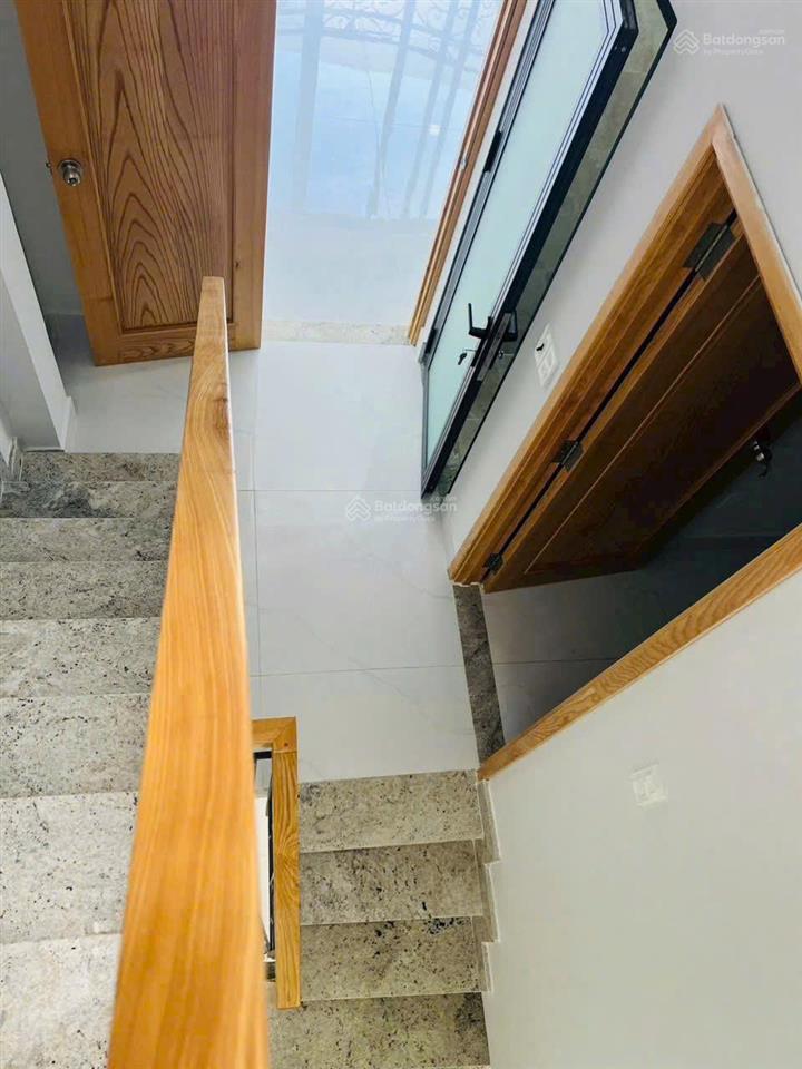 Bán nhà 2 lầu mặt đường ô tô p cát lái, quận 2 cũ,