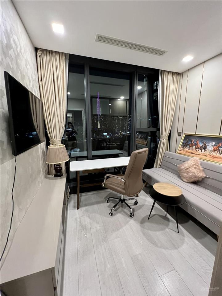 Cho thuê ch 2pn, 2wc, 72m2 tại vinhomes golden river ba son, 28 triệu vnd