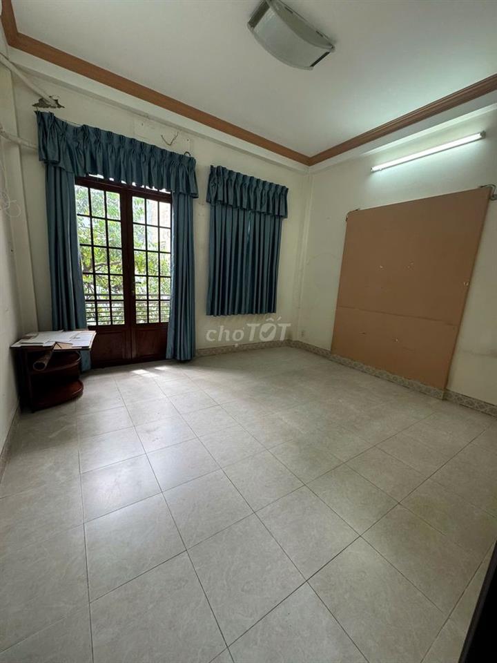 Thuê nguyên tầng, 2 phòng ngủ, 1 WC ngay trung tâm quận 10