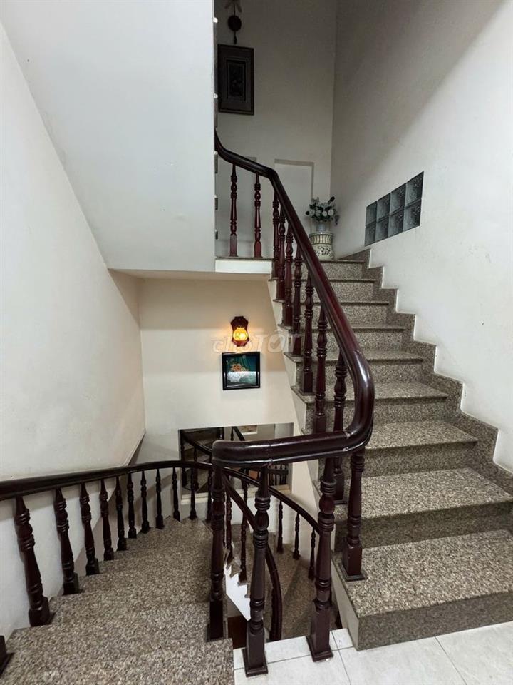 Thuê nguyên tầng, 2 phòng ngủ, 1 WC ngay trung tâm quận 10