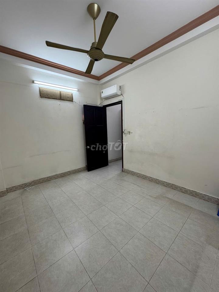 Thuê nguyên tầng, 2 phòng ngủ, 1 WC ngay trung tâm quận 10