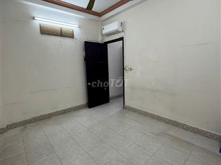 Thuê nguyên tầng, 2 phòng ngủ, 1 WC ngay trung tâm quận 10