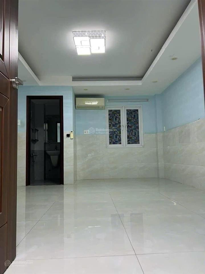 Bán gấp nhà đường hoa sữa  phan xích long phú nhuận 5tầng 21 tỷ