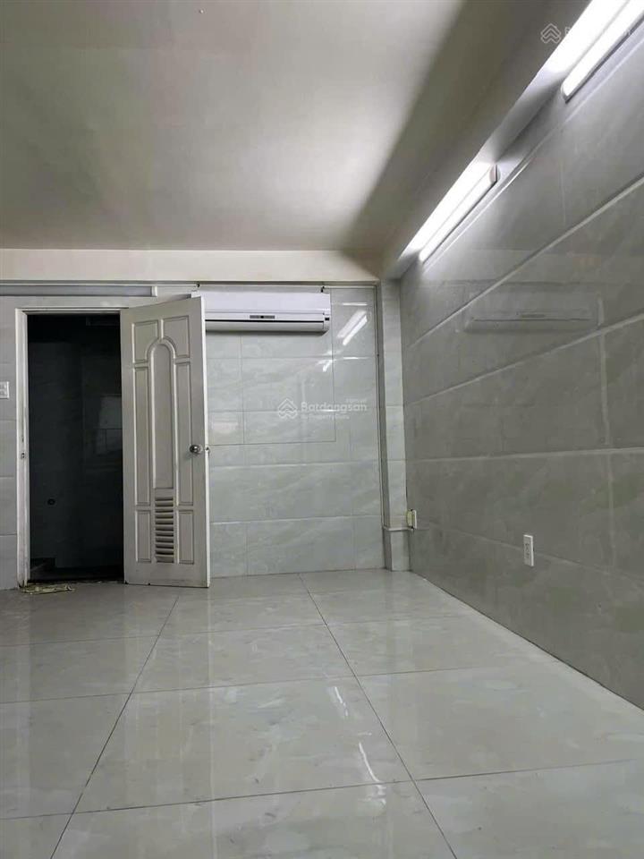 Bán gấp nhà đường hoa sữa  phan xích long phú nhuận 5tầng 21 tỷ