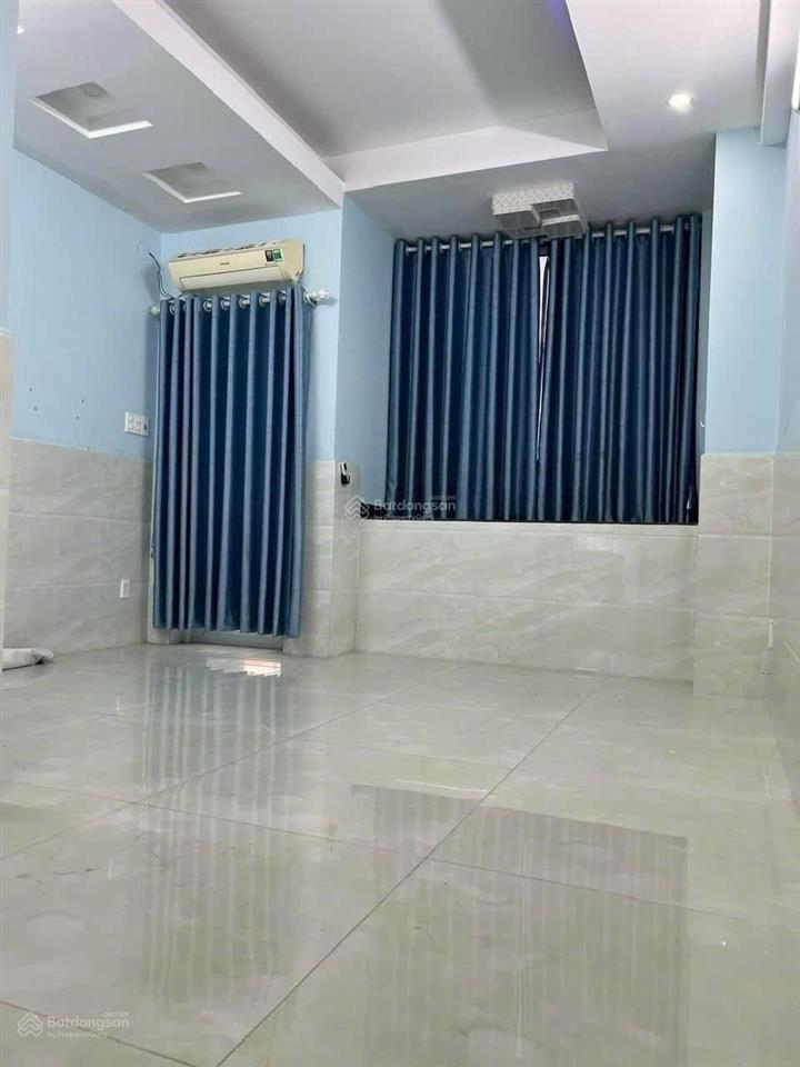Bán gấp nhà đường hoa sữa  phan xích long phú nhuận 5tầng 21 tỷ