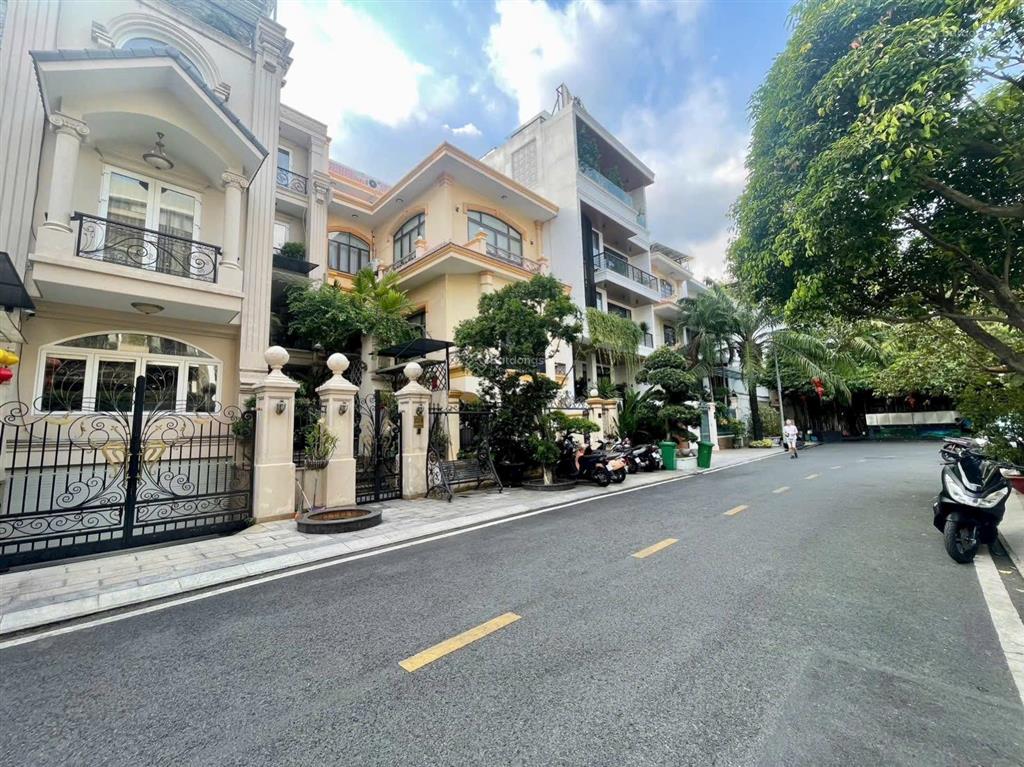 Siêu phẩm biệt thự nguyễn trọng tuyển pn  7,5x21m, 4 tầng mới đẹp lung linh
