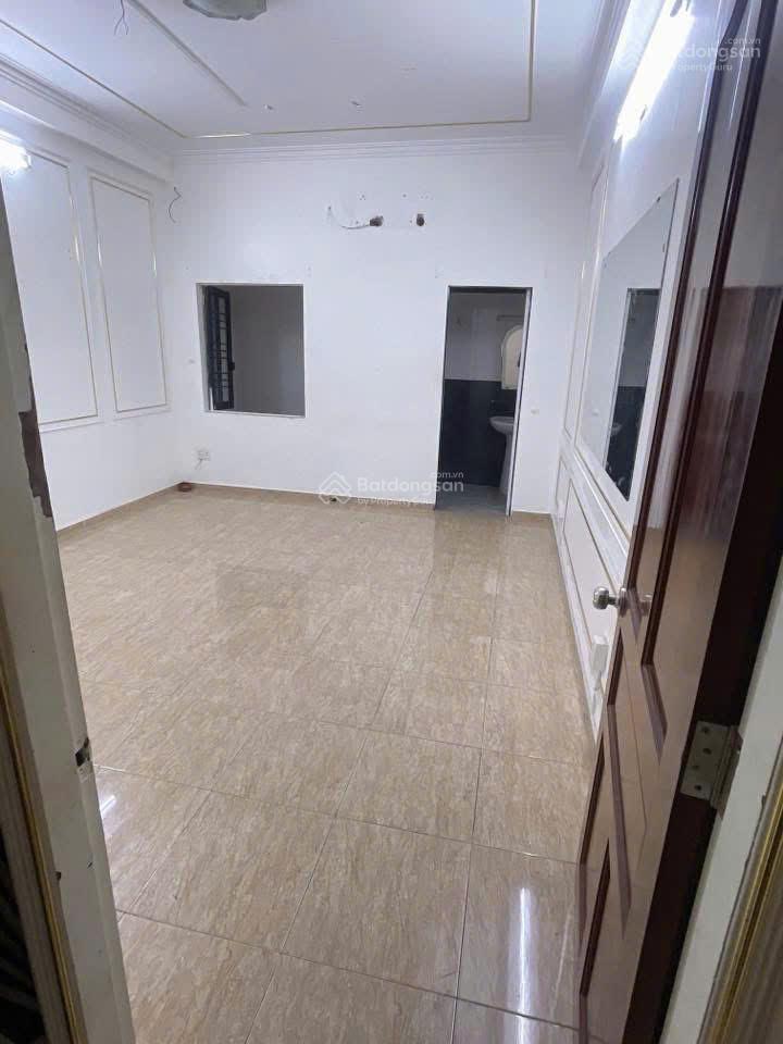 Đường hoa lan phú nhuận 4x16m, 4 tầng 7pn, 8wc 38 triệu/tháng