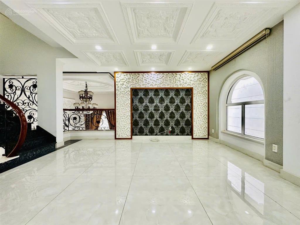 38 tỷ villa lê văn sỹ  trần quang diệu q.3 dt 7,8x19m, 3 tầng