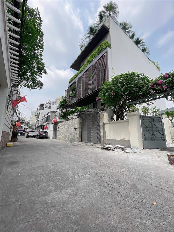 Giảm 20 tỷ ngang 13x20m, biệt thự có hồ bơi trung tâm q.1