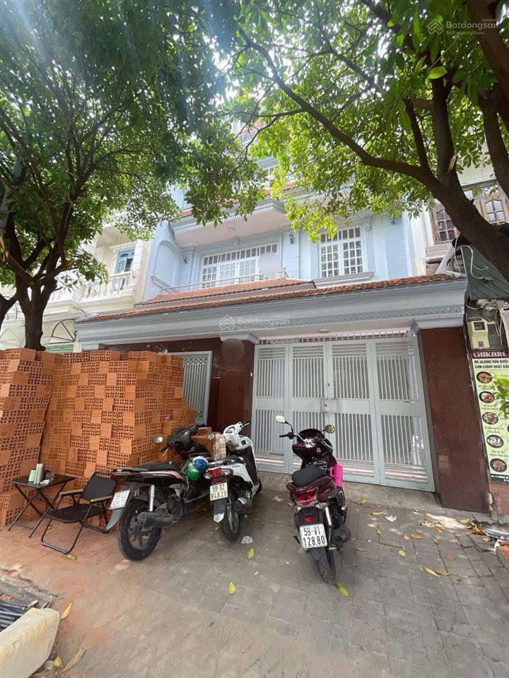Mặt tiền phan xích long khu ẩm thực sầm uất ngang khủng 8,2m 65 triệu/tháng