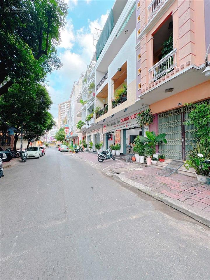 Mặt tiền phan xích long khu ẩm thực sầm uất ngang khủng 8,2m 65 triệu/tháng