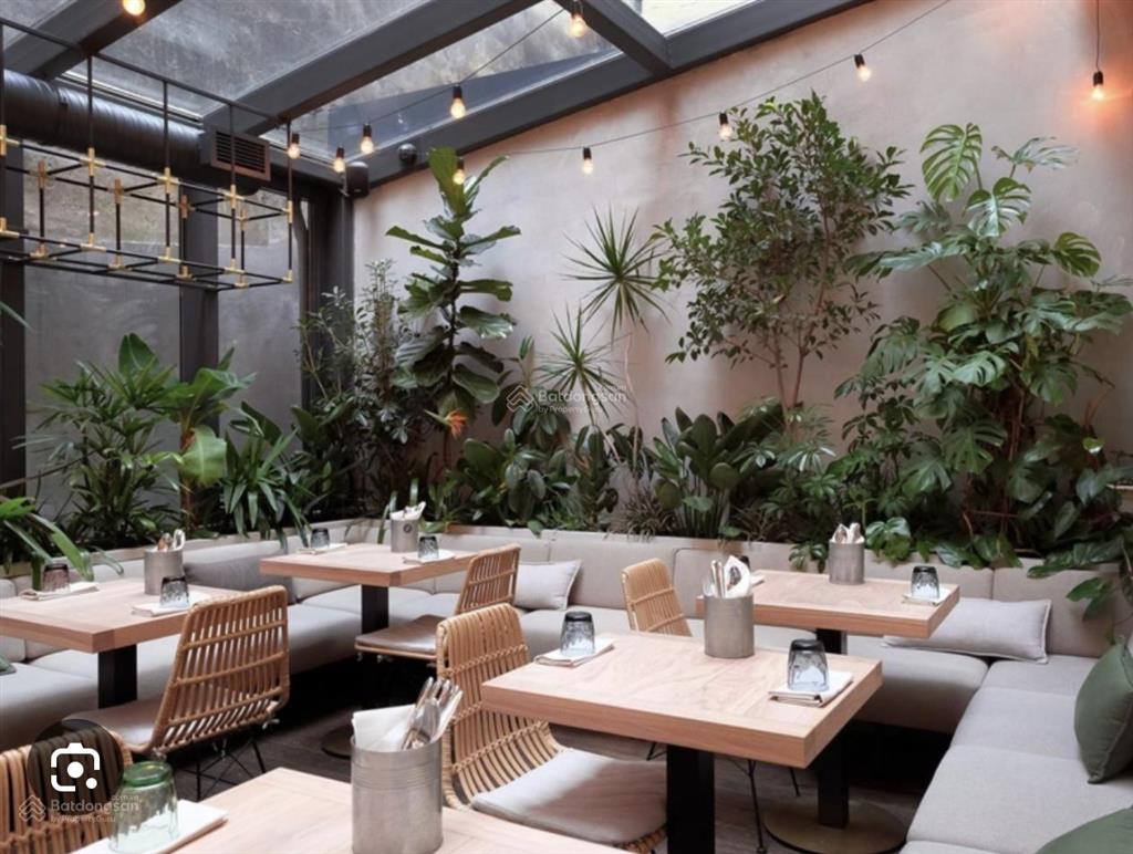 Mặt tiền trường sa 10x16m, hầm, 4 tầng, mới, trống suốt, 90 triệu/tháng