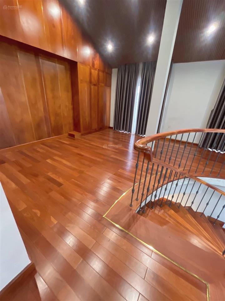 Biệt thự đường hoa đào khu phan xích long phú nhuận 5 tầng 144m2