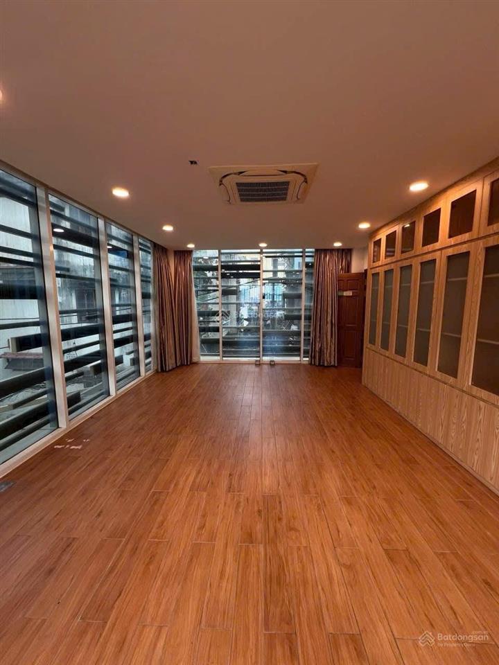 Biệt thự đường hoa đào khu phan xích long phú nhuận 5 tầng 144m2