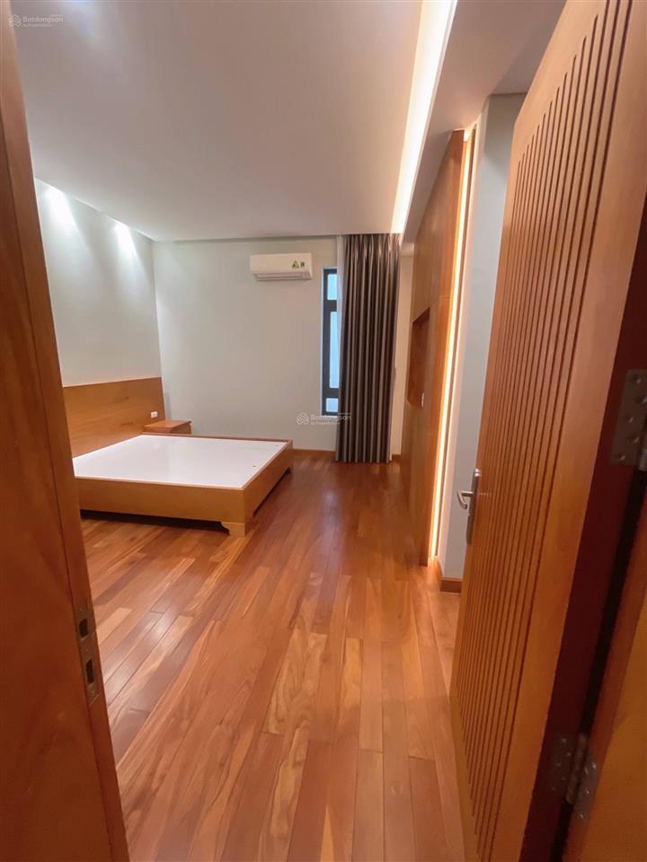 Biệt thự đường hoa đào khu phan xích long phú nhuận 5 tầng 144m2