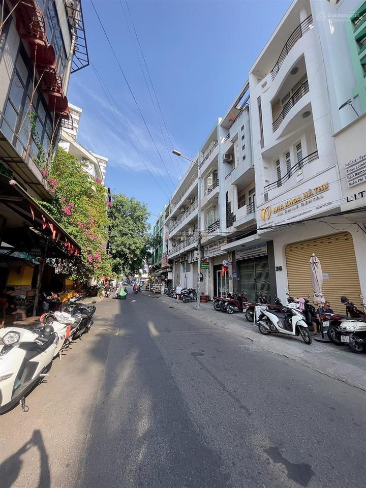 Mặt tiền đường hoa cúc 4 tầng, 3pn trống suốt 35 triệu/tháng