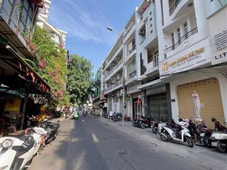Mặt tiền đường hoa cúc 4 tầng, 3pn trống suốt 35 triệu/tháng