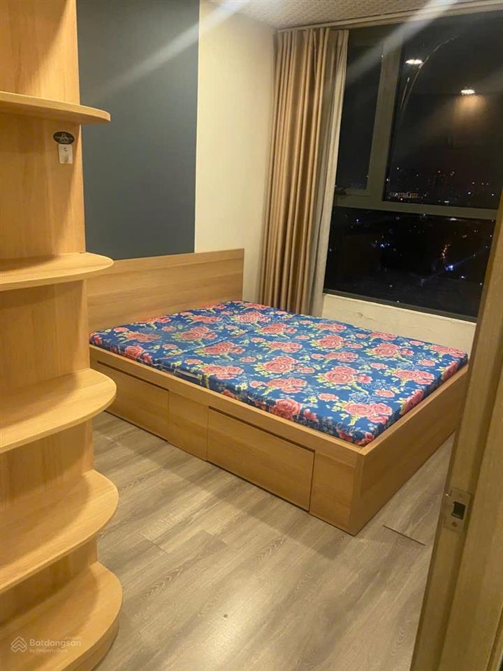 Cho thuê căn hộ riva park 1pn riêng 1wc lầu cao view sông bắn pháo hoa
