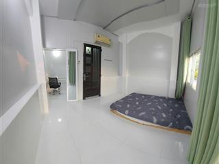 Phòng trọ mới có ban công gần ngã 4 hàng xanh quận bình thạnh.  0938 301 ***
