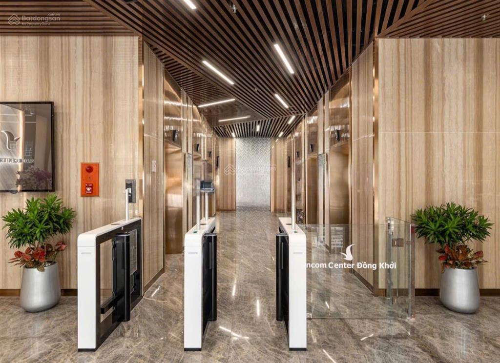 Vincom center văn phòng cho thuê quận 1 đường đồng khởi. dt 200m2.  0906 391 ***