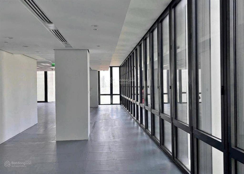 Cho thuê văn phòng tòa nhà ngôi nhà đức đường lê duẩn, quận 1. dt 200m2.  0906 391 ***