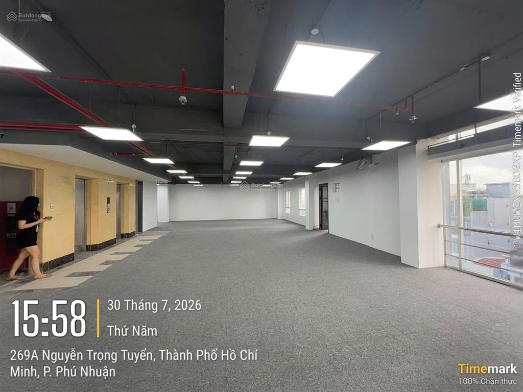 Văn phòng cho thuê m.o.r.e đường nguyễn trọng tuyển, phú nhuận. dt 213m2.  0906 391 ***
