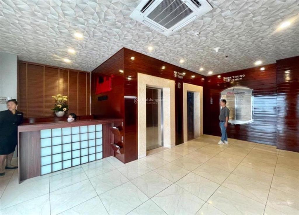Văn phòng miss áo dài đường nguyễn trung ngạn, phường bến nghé, quận 1. dt 130m2.  0906 391 ***