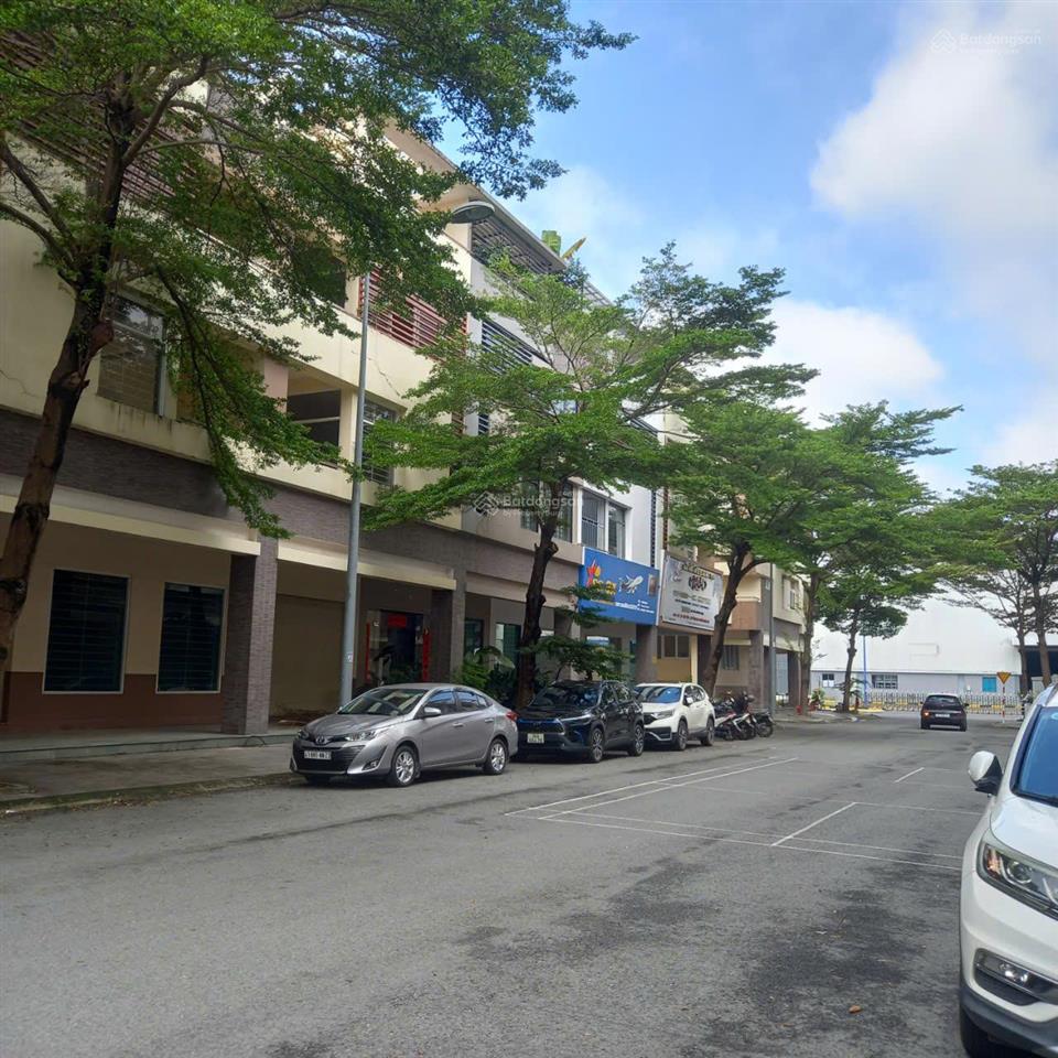Cho thuê shophouse gold town thành phố mới bình dương tel 0903 939 ***