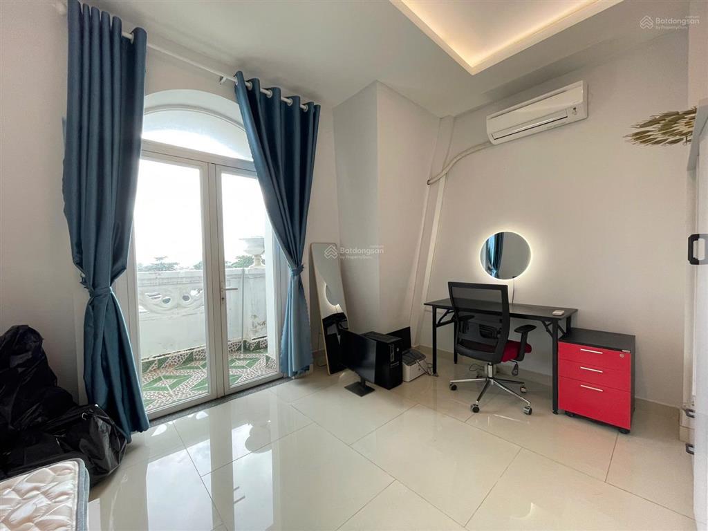Phòng cho thuê đầy đủ nội thất tại nhà phố pegasuite 1, có thang máy, ban công lớn, chỉ 4,5 triệu