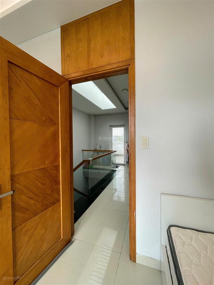 Phòng cho thuê đầy đủ nội thất tại nhà phố pegasuite 1, có thang máy, ban công lớn, chỉ 4,5 triệu