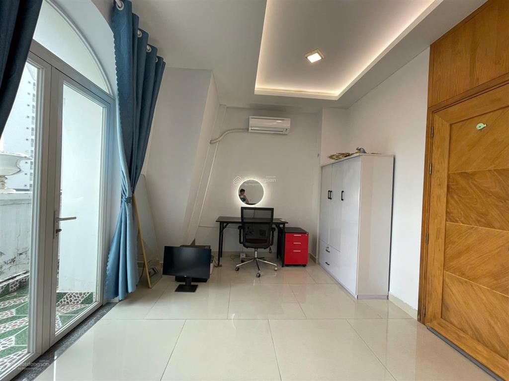Phòng cho thuê đầy đủ nội thất tại nhà phố pegasuite 1, có thang máy, ban công lớn, chỉ 4,5 triệu