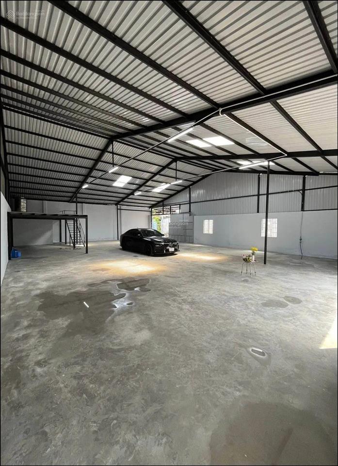 Cho thuê kho xưởng mới 300m2 chợ cầu quang trung