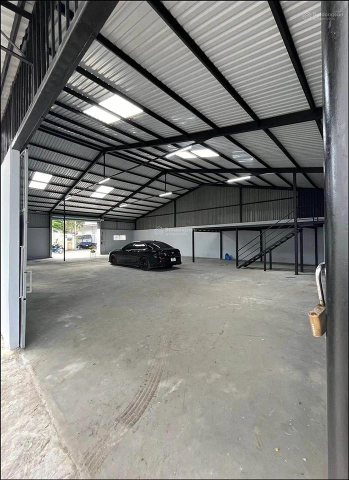 Cho thuê kho xưởng mới 300m2 chợ cầu quang trung