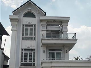 Cho thuê mặt bằng 700m2 có căn biệt thự 3 lầu dương quảng hàm