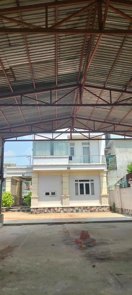 Cho thuê mặt bằng 700m2 có căn biệt thự 3 lầu dương quảng hàm