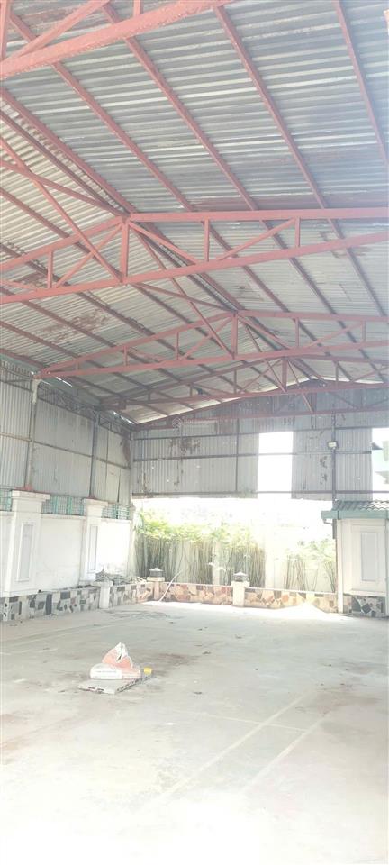 Cho thuê mặt bằng 700m2 có căn biệt thự 3 lầu dương quảng hàm