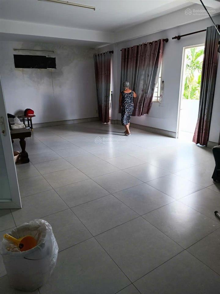 Nhà biệt thự 10x20m, hầm, 2 lầu, mặt tiền thạnh lộc 31
