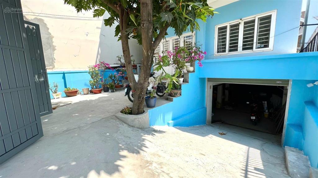 Nhà biệt thự 10x20m, hầm, 2 lầu, mặt tiền thạnh lộc 31