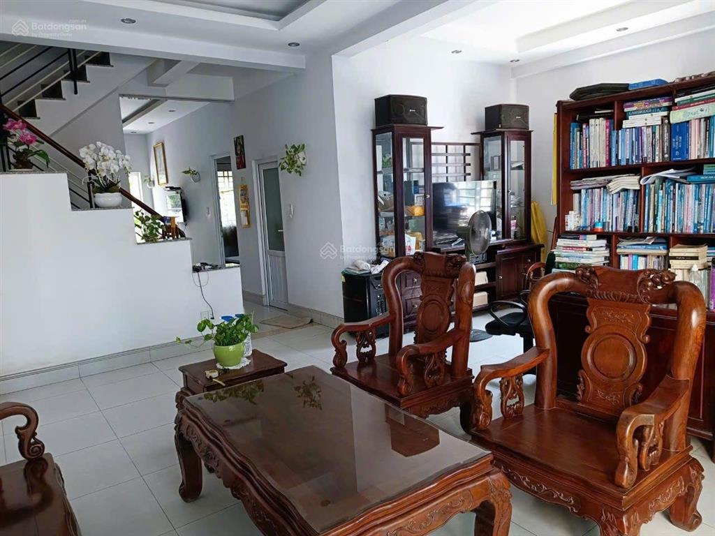 Nhà biệt thự 10x20m, hầm, 2 lầu, mặt tiền thạnh lộc 31