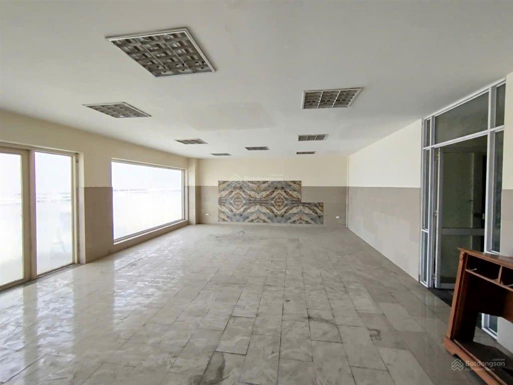 Cho thuê nhà mặt tiền 10x50, 3 lầu kinh doanh buôn bán gò vấp