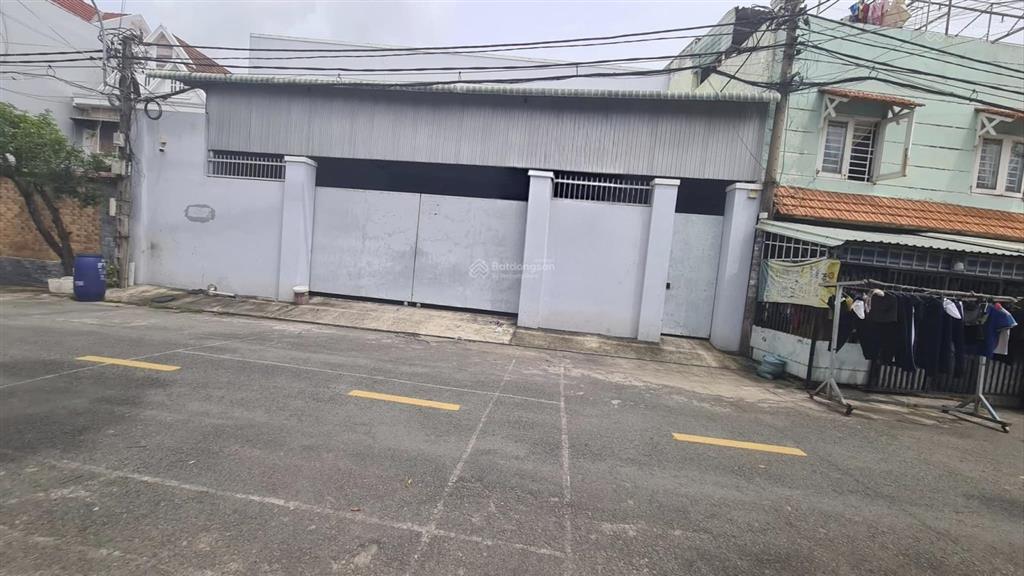 Cho thuê xưởng may 400m2 ngay chợ cầu quang trung