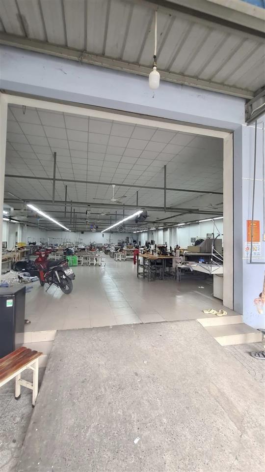 Cho thuê xưởng may 400m2 ngay chợ cầu quang trung