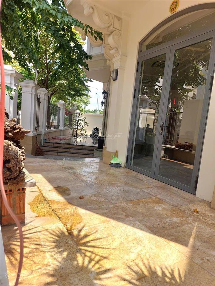 Cho thuê nhà căn góc khu đảo kim cương quận 2, có sân 60m2, trệt, 2 lầu, sân thượng, thang máy