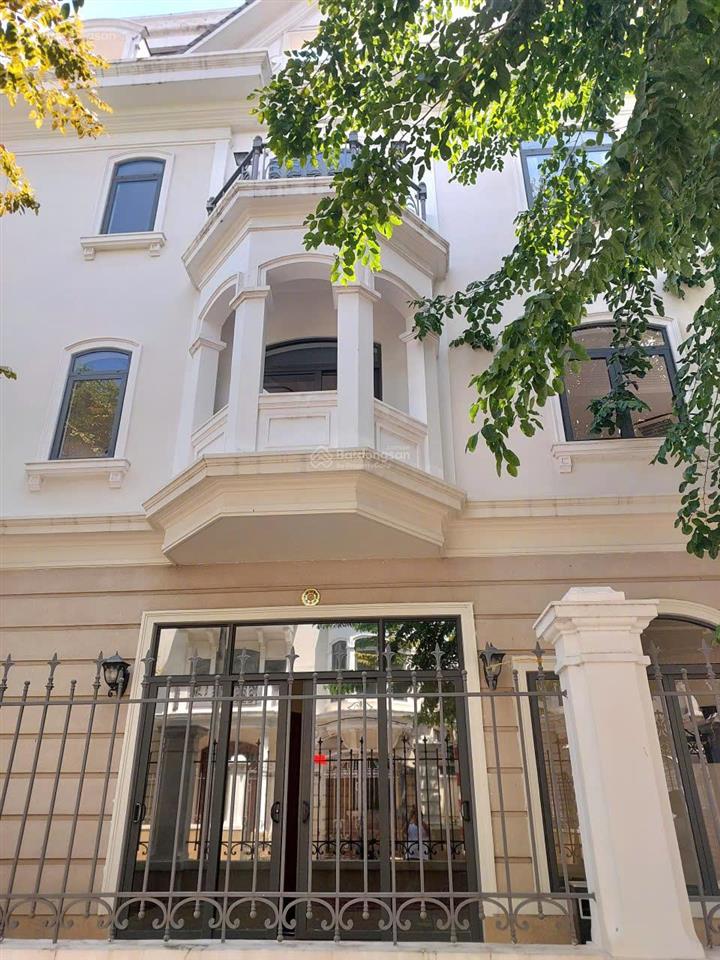 Cho thuê nhà căn góc khu đảo kim cương quận 2, có sân 60m2, trệt, 2 lầu, sân thượng, thang máy