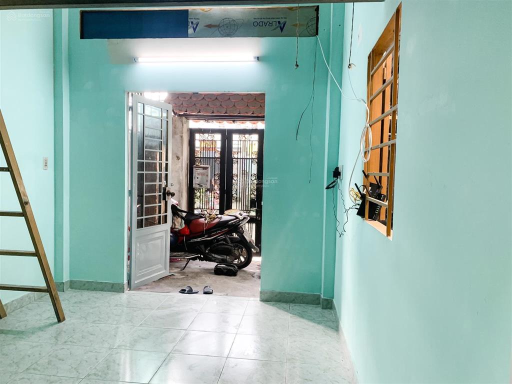 Phòng 20m2  2,3tr gác lửng, toilet ngay cổng kcn tân bình, chợ tân trụ